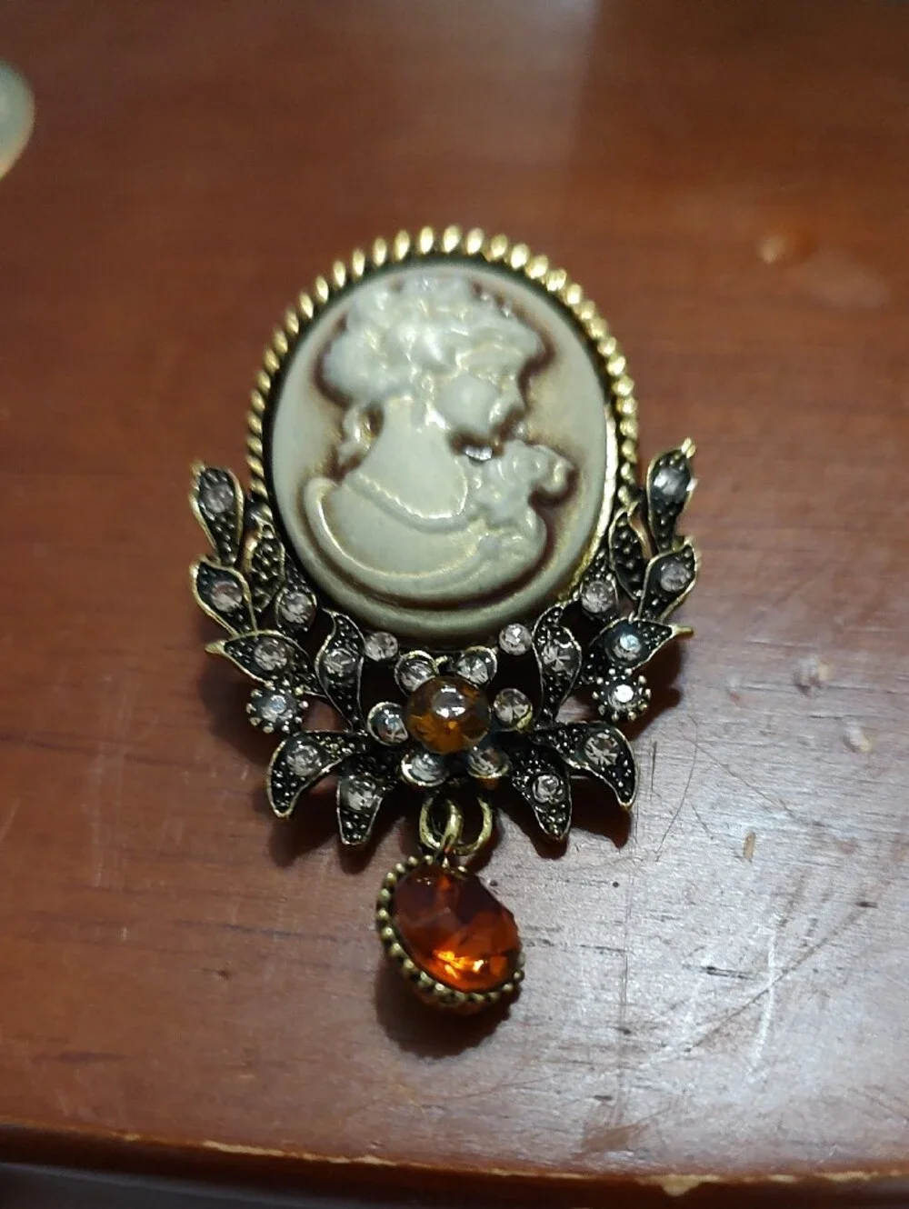 Source Unknown Gold-Tone Cream Cameo Brooch with Amber Drop
